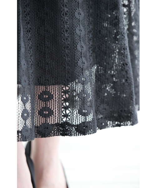 cawaii スカート （黒）流れるように小花レース揺らめくフレアスカート