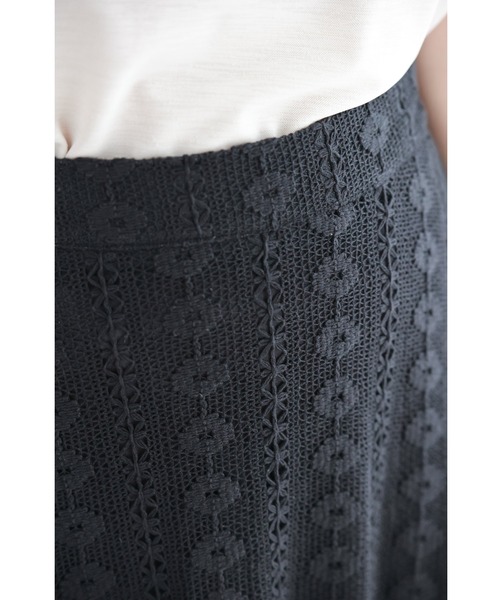 cawaii スカート （黒）流れるように小花レース揺らめくフレアスカート