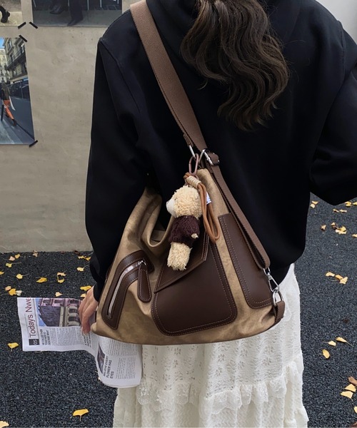 FREE STYLISTS ショルダーバッグ バッグ Y2Kチャーム付き大容量バッグ