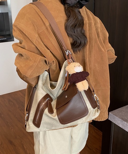 FREE STYLISTS ショルダーバッグ バッグ Y2Kチャーム付き大容量バッグ