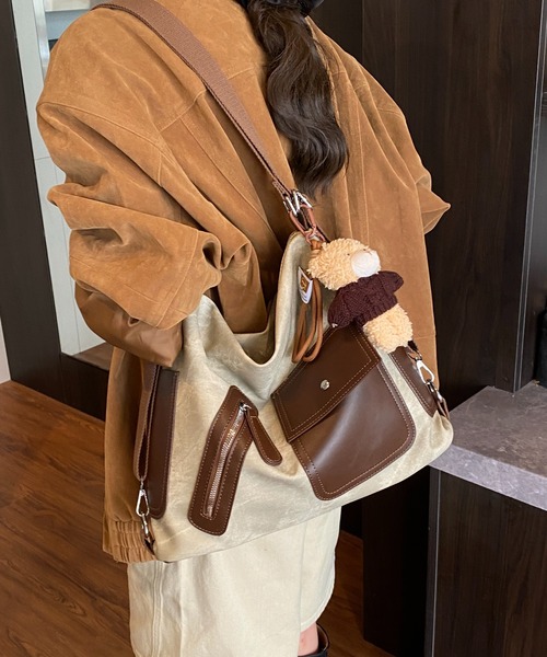 FREE STYLISTS ショルダーバッグ バッグ Y2Kチャーム付き大容量バッグ