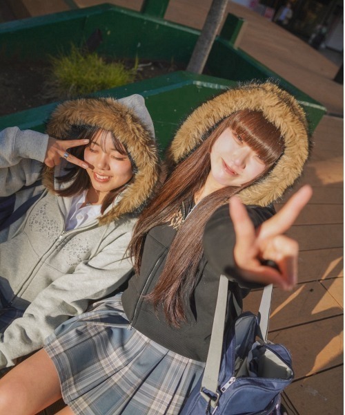 centimeter（センチメーター） パーカー Tribal logo fur zip hoodie