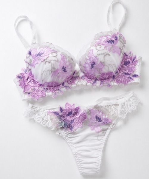 Due Perle（ドゥペルル） ブラジャー ショーツセット 「しっかり美胸