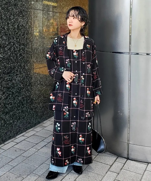 新品未使用ROSE BUD アシンメトリーデザインブラウス 偉大な 新品未使用ROSE BUD アシンメトリーデザインブラウス