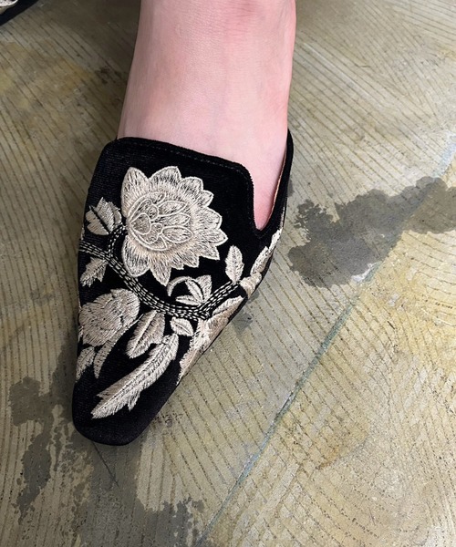 トミエコ Tomieco ビーズ付き刺繍サンダル ウェッジソール