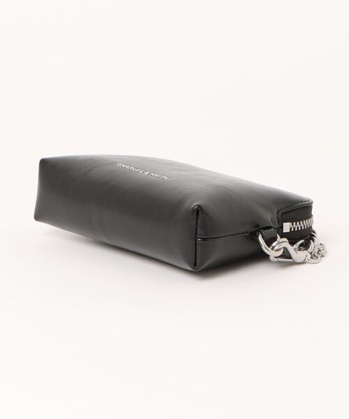 CHARLES & KEITH◆Atwoodメタリック チェーンハンドル ポーチ CHARLES & KEITH Atwood アットウード クリンクルエフェクト