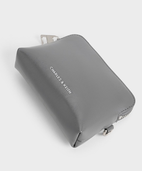 CHARLES & KEITH◆Atwoodメタリック チェーンハンドル ポーチ CHARLES & KEITH Atwood アットウード クリンクルエフェクト