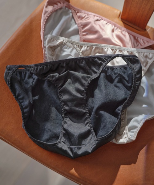 UNDERSON UNDERSON（アンダーソン アンダーソン） ショーツ シャイニー