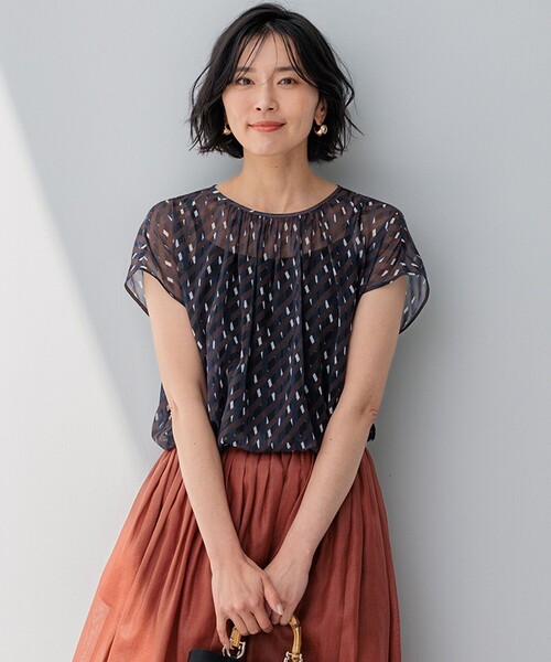 23区✨最終価格✨新品ratii ウォールプリント　ブラウス 23区✨最終価格✨新品ratii ウォールプリント ブラウス - メルカリ
