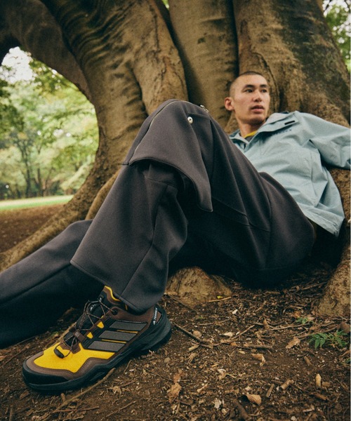 アディダス ゴアテックス スニーカー（メンズファッション