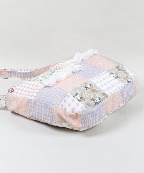 SPINNS（スピンズ） ショルダーバッグ バッグ 持つだけで即“ネオ森