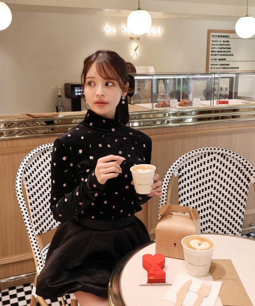 ROSY LUCE（ロージールーチェ） tシャツ FLOWER VELOR TOPS（フラワー