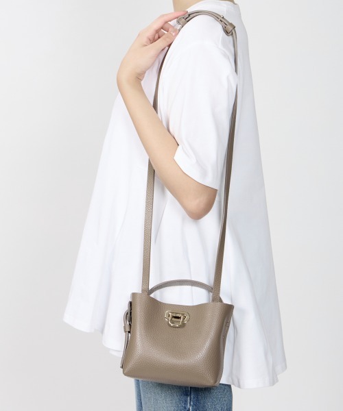 ショルダーバッグ バッグ ANELLI TURNLOCK MINI バッグ TAUPE レディースの画像