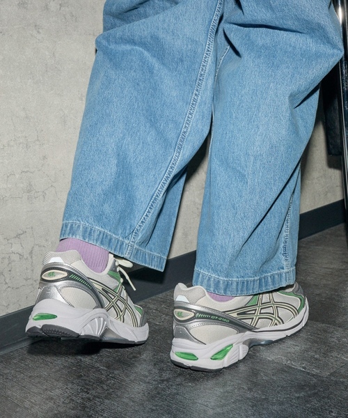 「ASICS」 ローカットスニーカー 25.5 ホワイト×グリーン メンズの画像