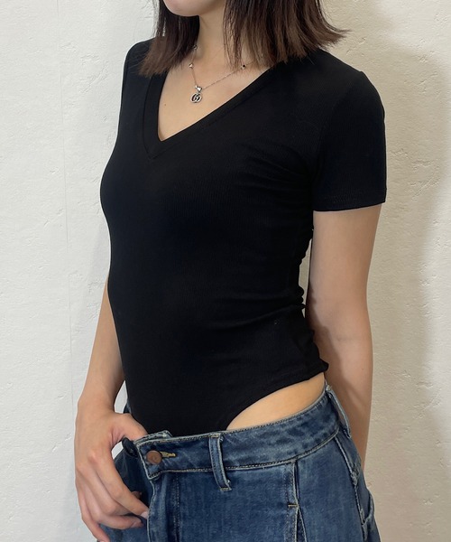 ロマロのブラック Vネック半袖ウェア Roger&Raw（ロジャーアンドロウ） tシャツ Vネック ボディースーツ半袖