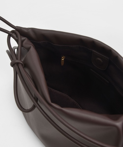 【CHARLES & KEITH】完売品ノッティドハンドル ボクシーバッグ CHARLES & KEITH ノッティドハンドル ボクシーバッグ （Cognac