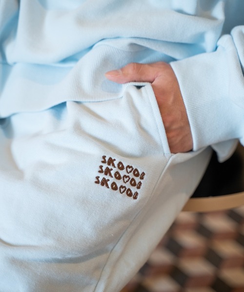 ワイドパンツ スウェットパンツ ジャージ ロゴ刺繍ワイドスウェットパンツ／ストレートシルエット × コットン100％ メンズ レディース | skoool | 09