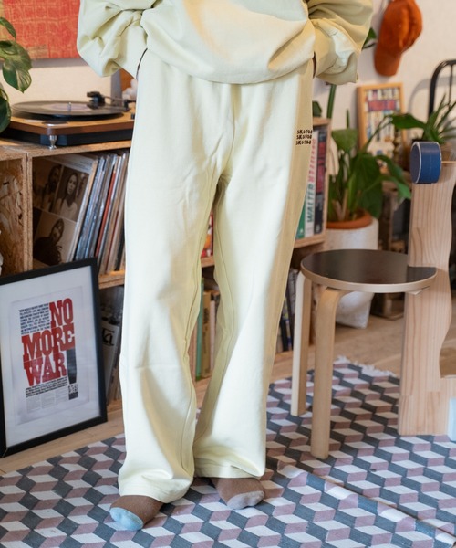 ワイドパンツ スウェットパンツ ジャージ ロゴ刺繍ワイドスウェットパンツ／ストレートシルエット × コットン100％ メンズ レディース | skoool | 11