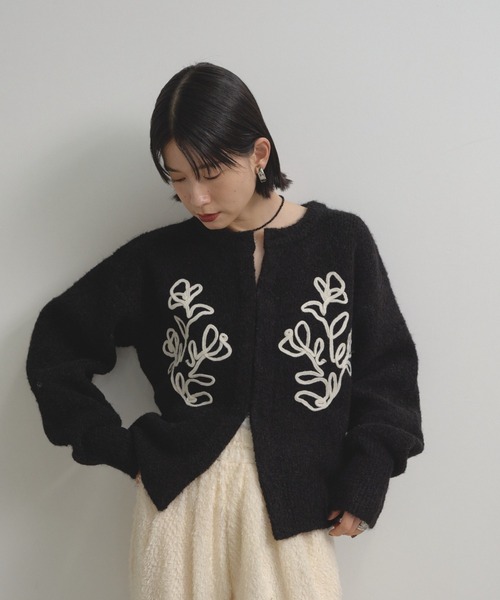 Shelly island（シェリーアイランド） ニット セーター テープ刺繍