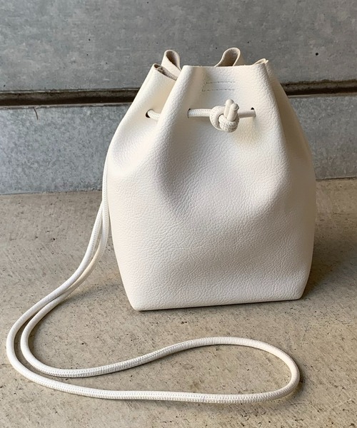 mi via loca ショルダーバッグ バッグ フェイクレザー巾着バッグ