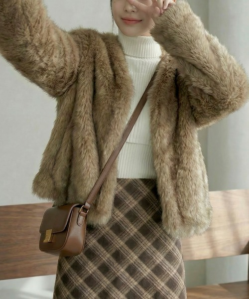 ノーカラージャケット ベージュ ファー付き ジャケット ノーカラージャケット ノーカラー フェイクファー