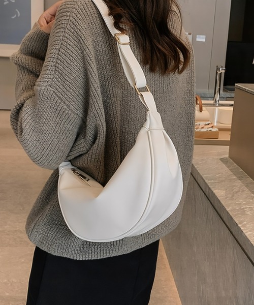 WYZ ショルダーバッグ フェイクレザーハーフムーンショルダーバッグ