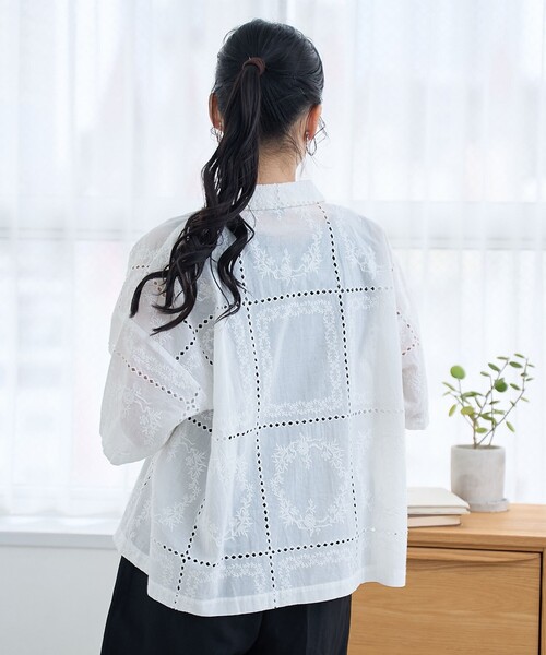 coen（コーエン） ブラウス シャツ パッチワーク風フラワー刺繍半袖