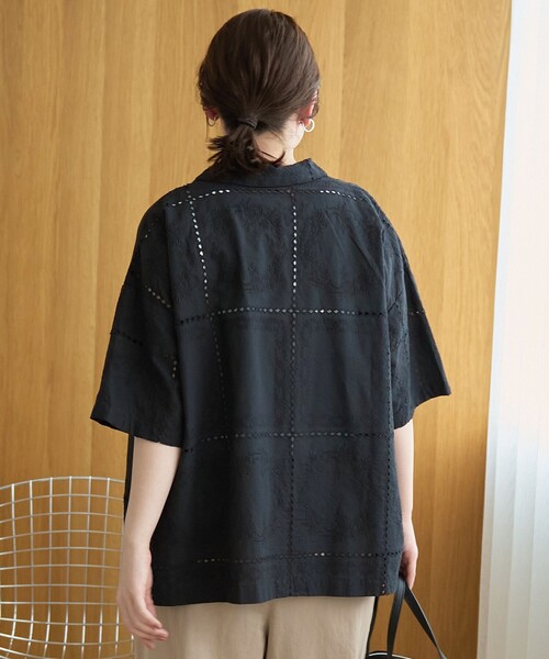 coen（コーエン） ブラウス シャツ パッチワーク風フラワー刺繍半袖