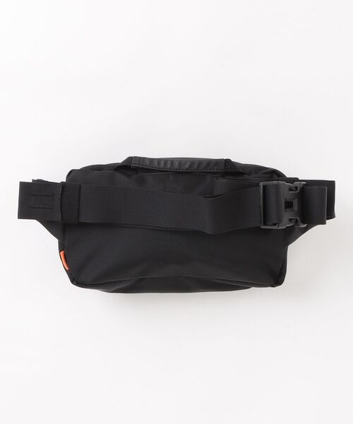 「MAMMUT」 ショルダーバッグ 2L ブラック メンズの画像