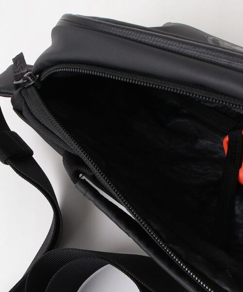 「MAMMUT」 ショルダーバッグ 2L ブラック メンズの画像