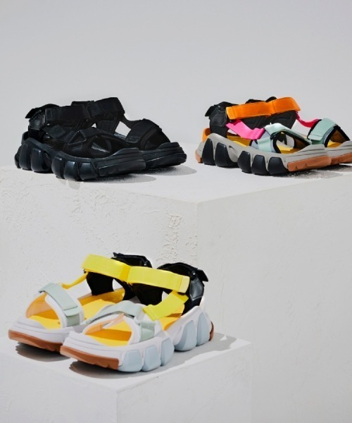 Yellow ブラック 厚底サンダル ONITSUKA TIGER YELLOW COLLECTION 「ONITSUKA COLLECTION」 フラット