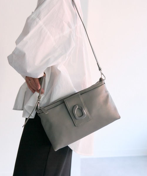 ear PAPILLONNER イアパピヨネ　ショルダーバッグ　グレー　本革 ear PAPILLONNER（イア パピヨネ） ショルダーバッグ FREE グレー