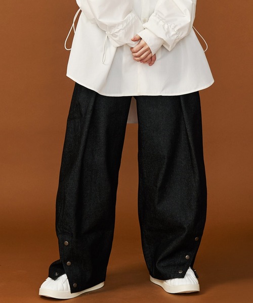 ジーンズ 「UNISEX」DENIM CURVE PANTS/デニムカーブパンツ メンズ レディースの画像