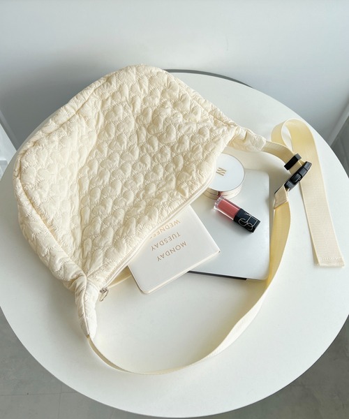 Loueme ショルダーバッグ バッグ アジャスター付きハートキルティング 
