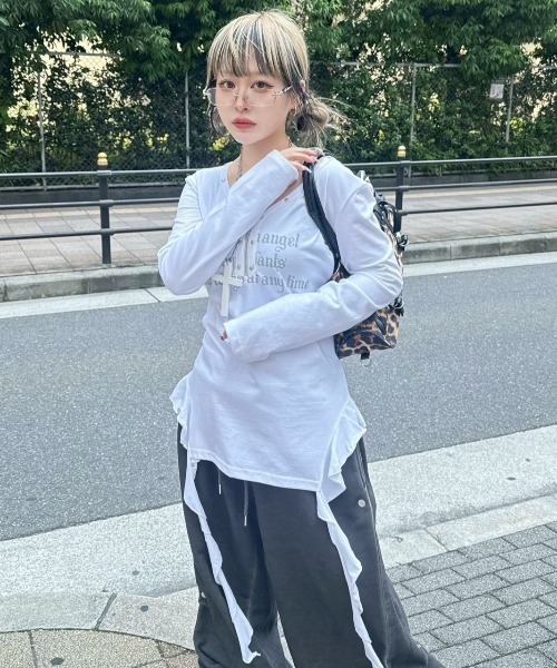 tシャツ 「NOT KNOWING」STUD V-NECK RUFFLE TOP レディース