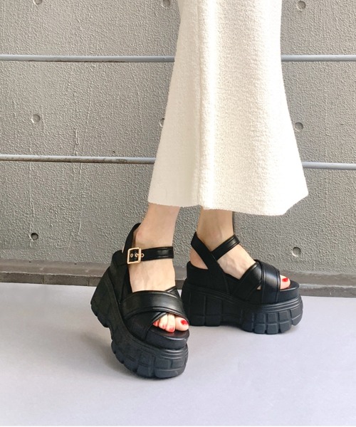25ss VALENTINO 厚底サンダル R＆E サンダル 「25SS新作」「R＆E」ステッチクロスアッパー厚底