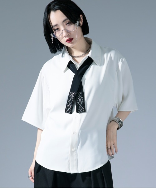 Ellno Loset（エルノロゼット） シャツ ノーブルビジューボウタイツキ