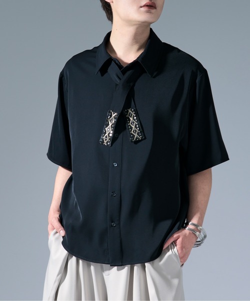 Ellno Loset（エルノロゼット） シャツ ノーブルビジューボウタイツキ