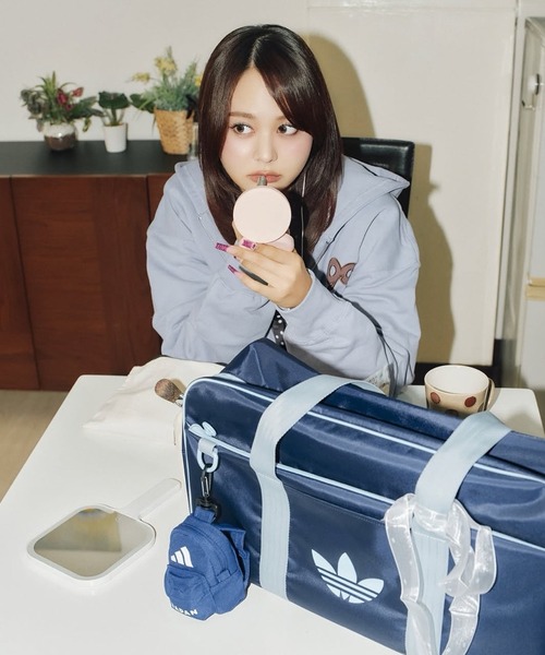 日本未入荷adidas ショルダーバッグ Lサイズ ライトブルー KF2511 adidas（アディダス） ショルダーバッグ 入学式 メンズ レディース