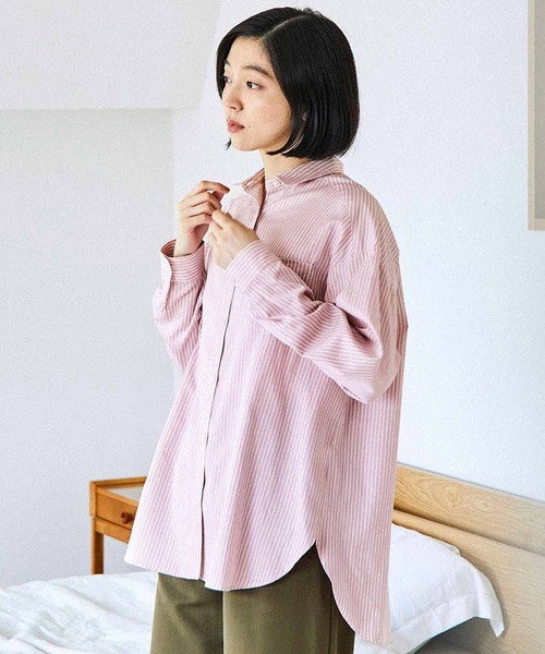 ブラウス シャツ ＴＨＲＥＥ　ＦＩＦＴＹ　ＳＴＡＮＤＡＲＤ　ピンクのストライプワイドシャツ レディース