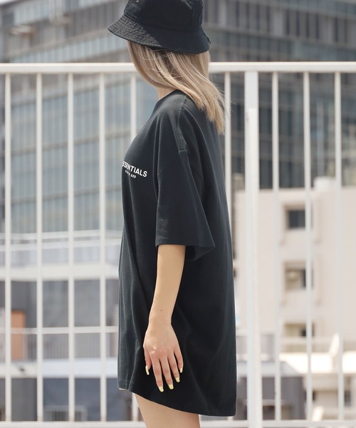 【買付済み・国内発送 】FOG ESSENTIALS ロゴ 半袖シャツ 買付済み・国内即発 】FOG ESSENTIALS ロゴ半袖Tシャツ (FEAR OF