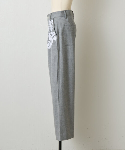 ボトムス mii BEARDSLEY パンツ 「MII」刺繍入りスラックス レディース