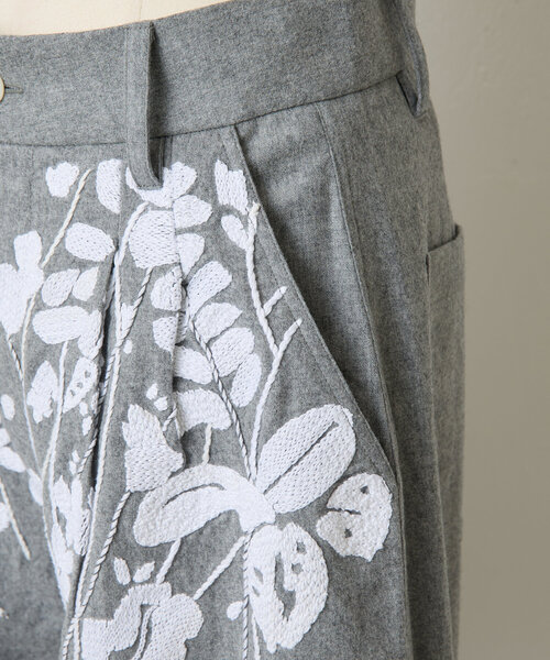 BEARDSLEY パンツ 「MII」刺繍入りスラックス レディース
