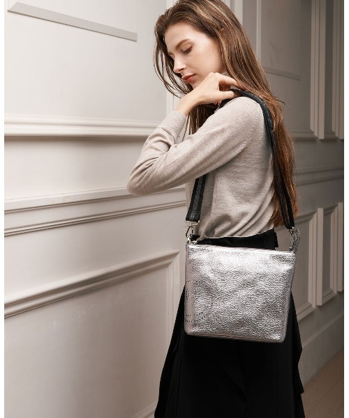 ほぼ新品✨サロンドアルファード スマイル シボ革 ショルダーバッグ 2way SALON DE ALFURD TOKYO（サロン・ド・アルファード） スマホショルダー