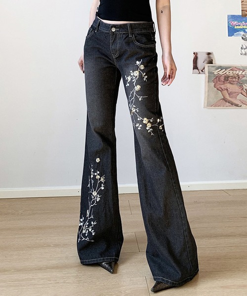 ＆soiree（アンドソワレ） ジーンズ デニム デニムパンツ 花刺繍フレア