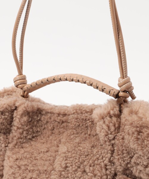 ヘリュー 新品同様 ARTA MINI CURLY SHEARLING - Pleated Crossbody Bag ショルダーバッグ レディース アイボリー Untitled_design_2_f492a08c-