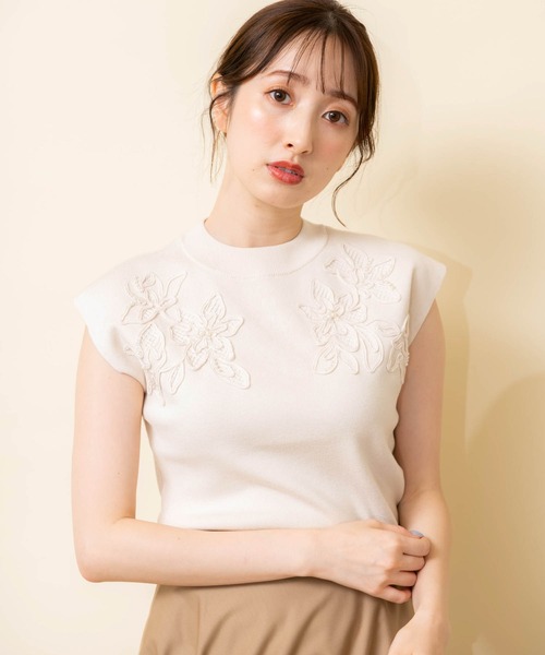ノエラ Noela モチーフ刺繍ノースリニット 新品！ Noela ニット セーター モチーフ刺繍ノースリニット レディース