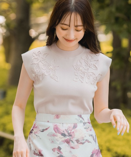 新品未使用＊ノエラ＊モチーフ刺繍ノースリニット Noela ニット セーター モチーフ刺繍ノースリニット レディース