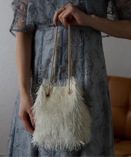 &.Robu シャギーファー2WAYバッグ　新品　お呼ばれ　パーティ　結婚式 &Robu.（アンドロブ） ショルダーバッグ バッグ シャギー巾着2WAY