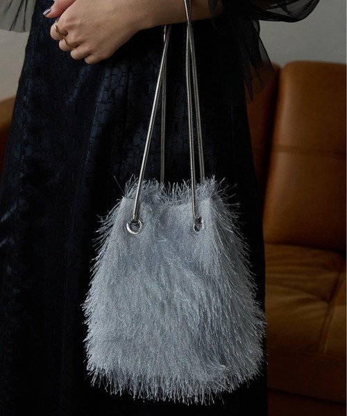 &.Robu シャギーファー2WAYバッグ　新品　お呼ばれ　パーティ　結婚式 &Robu.（アンドロブ） ショルダーバッグ バッグ シャギー巾着2WAY